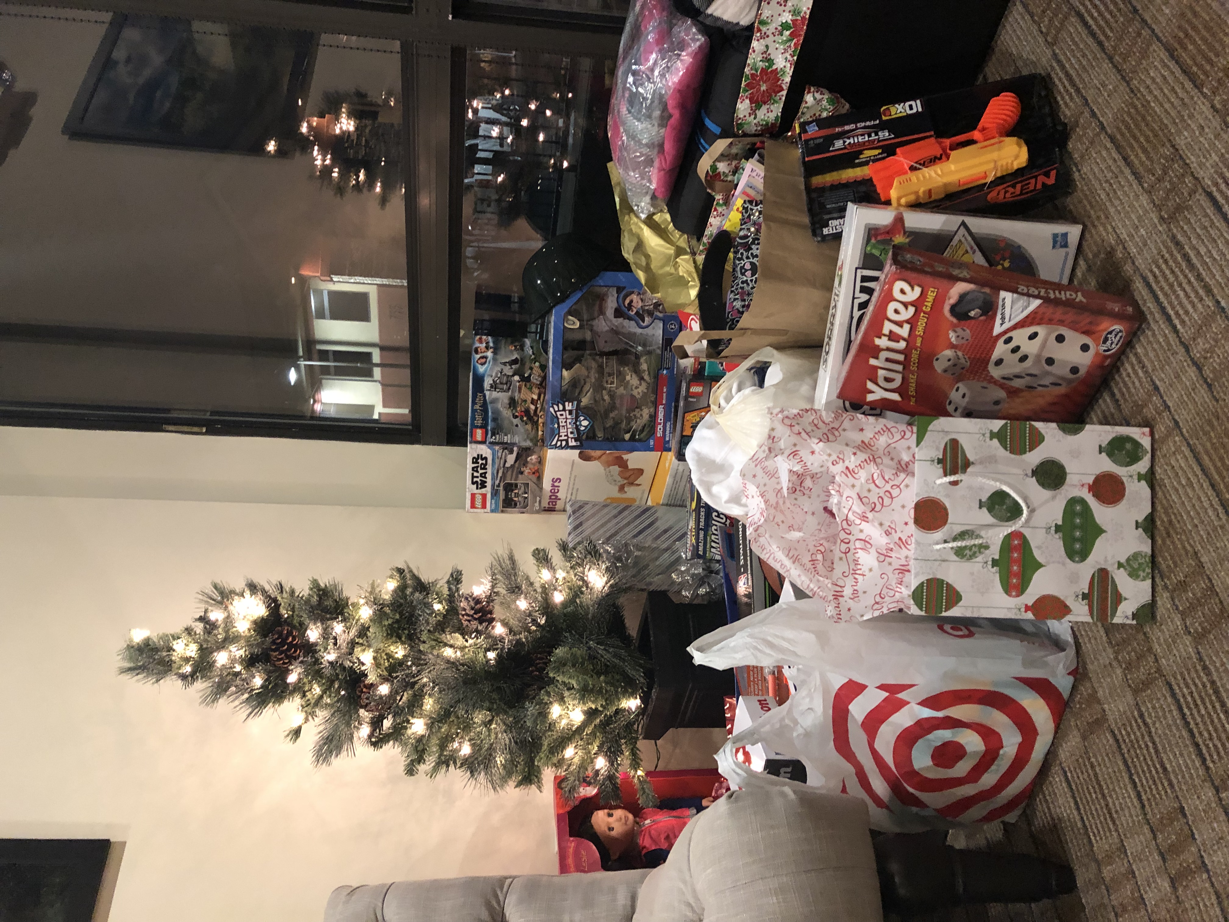 places that donate christmas gifts